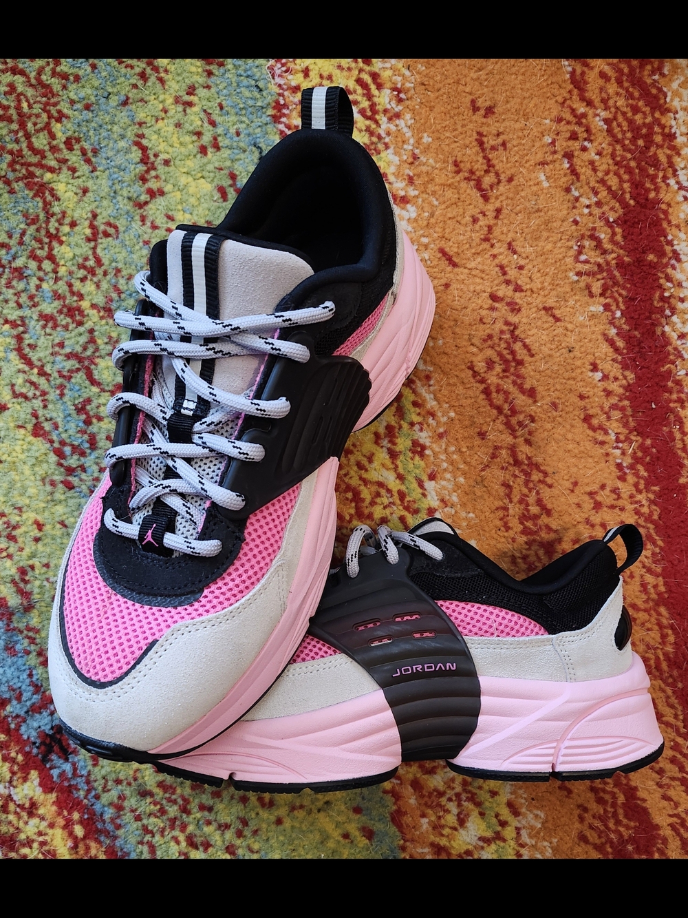 9.5M Air Jordan Trunner O/S in "Wolf Grey / Pink Blast"